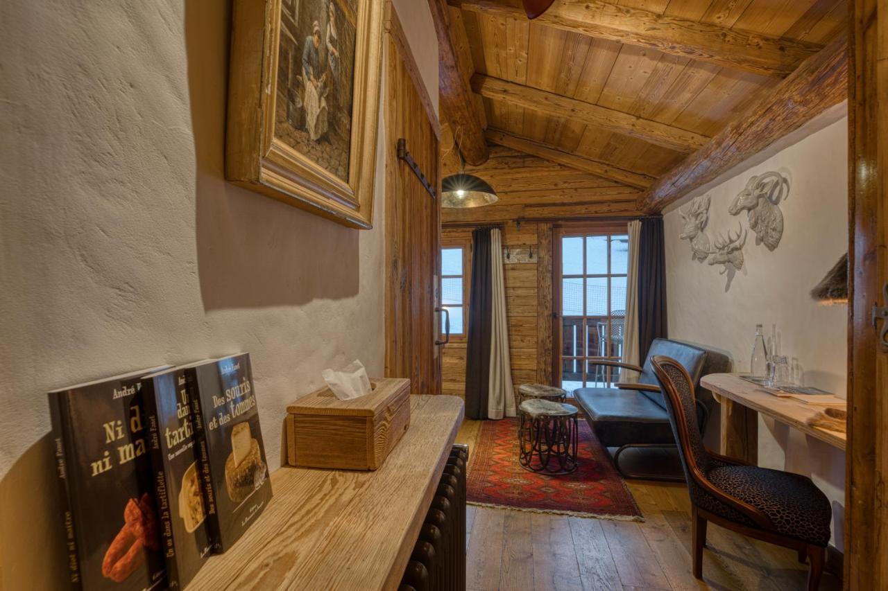 Le Vieux Chalet ลาคลูซาซ์ ภายนอก รูปภาพ