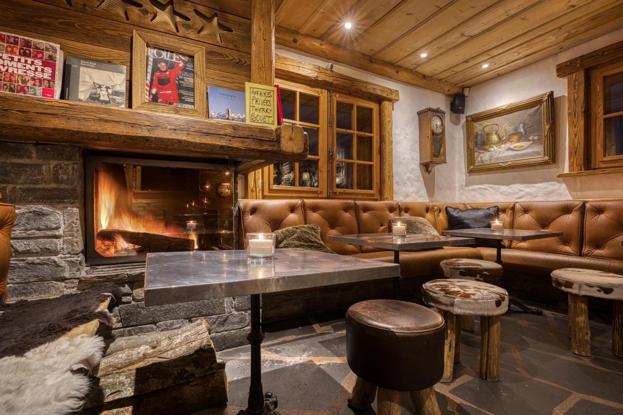 Le Vieux Chalet ลาคลูซาซ์ ภายนอก รูปภาพ