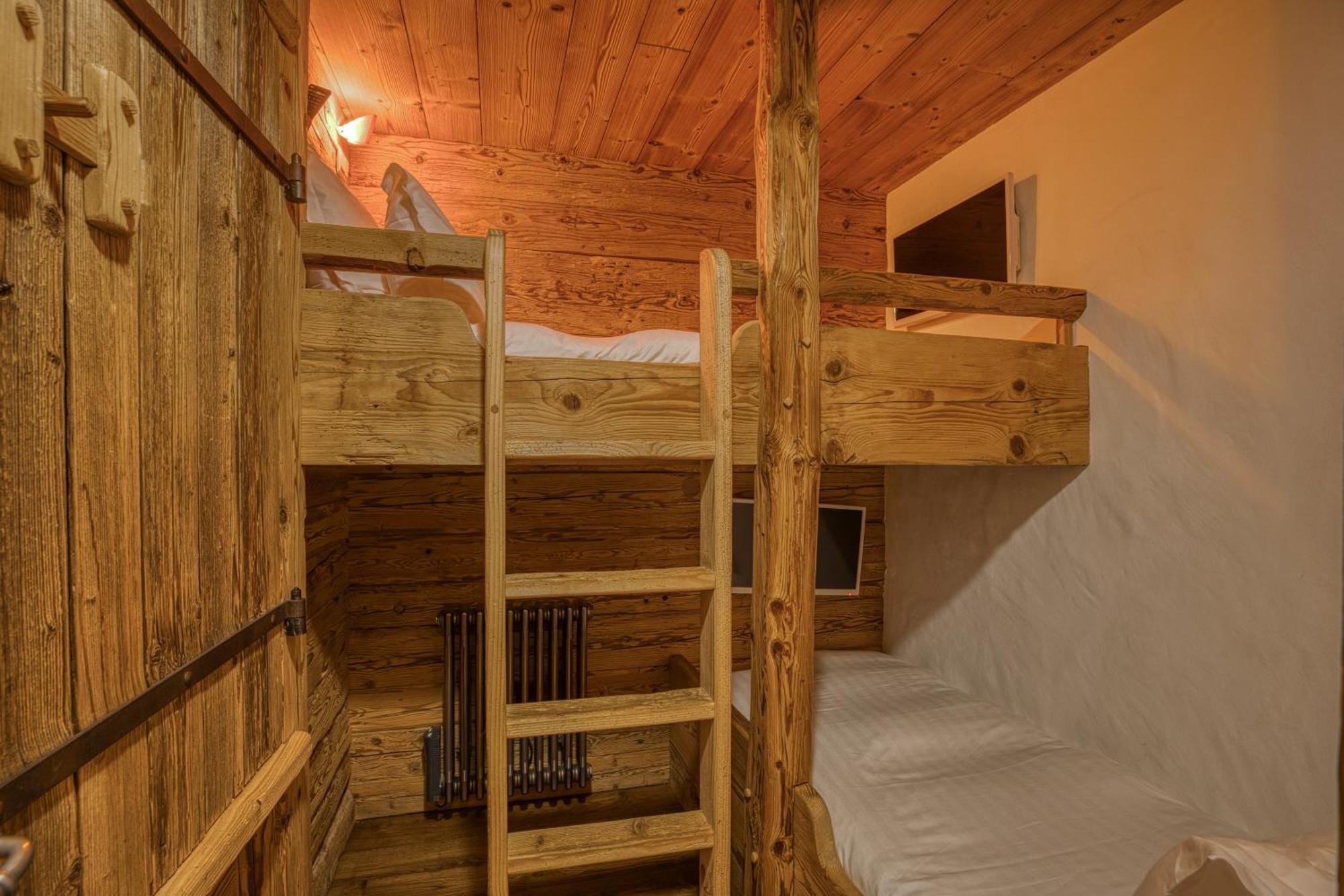 Le Vieux Chalet ลาคลูซาซ์ ภายนอก รูปภาพ