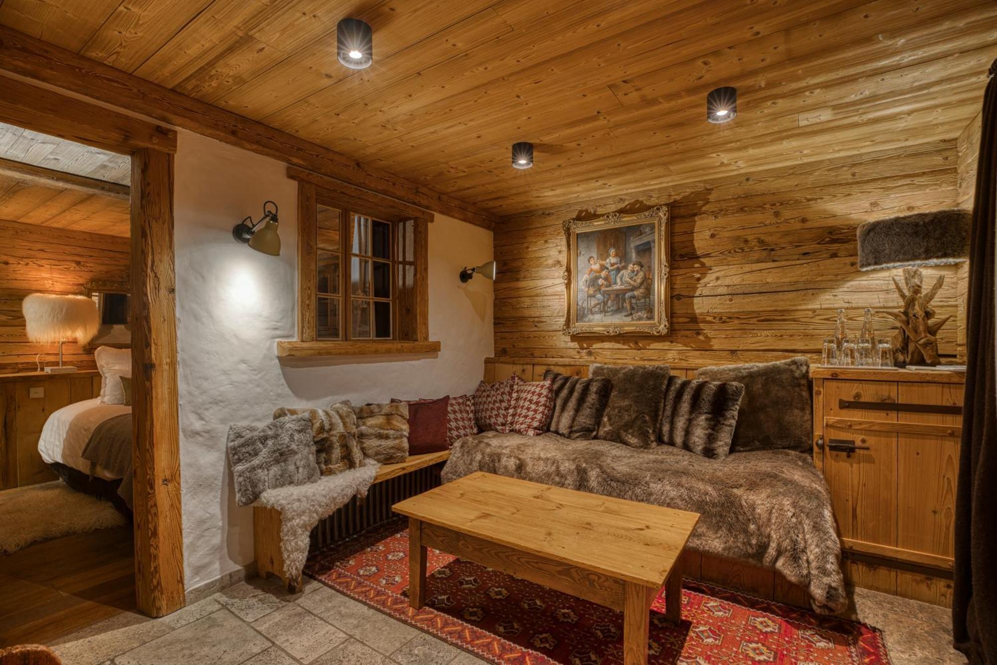 Le Vieux Chalet ลาคลูซาซ์ ภายนอก รูปภาพ