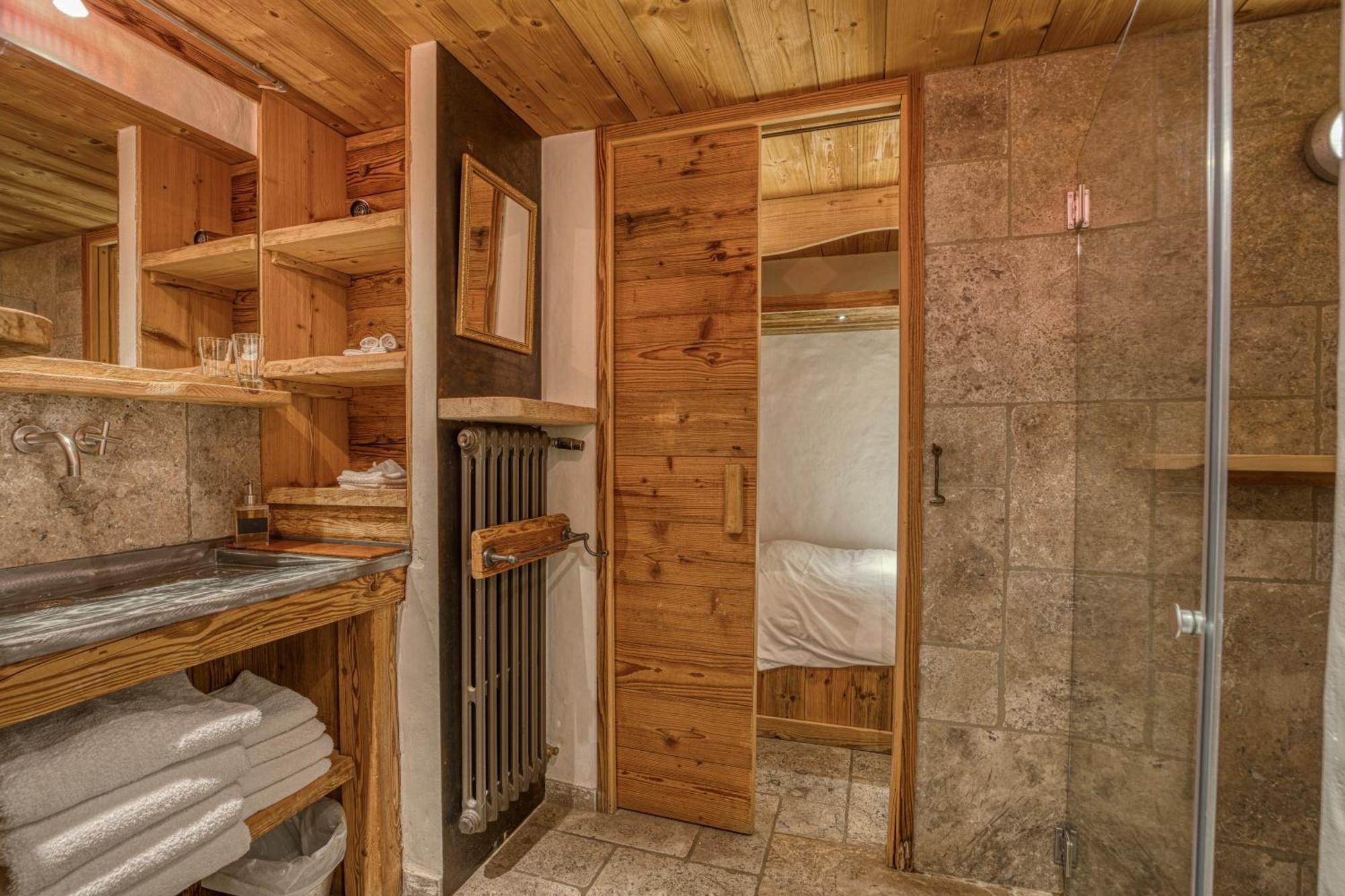Le Vieux Chalet ลาคลูซาซ์ ภายนอก รูปภาพ