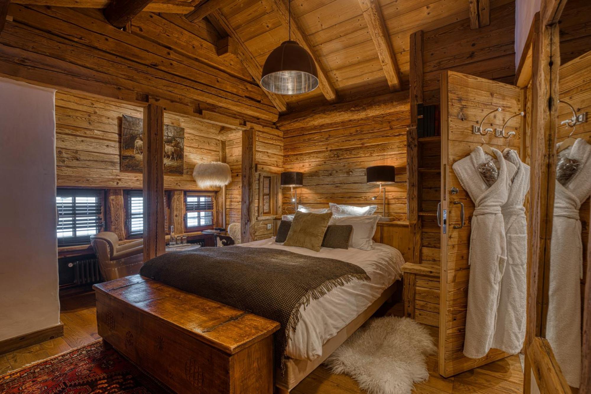 Le Vieux Chalet ลาคลูซาซ์ ภายนอก รูปภาพ