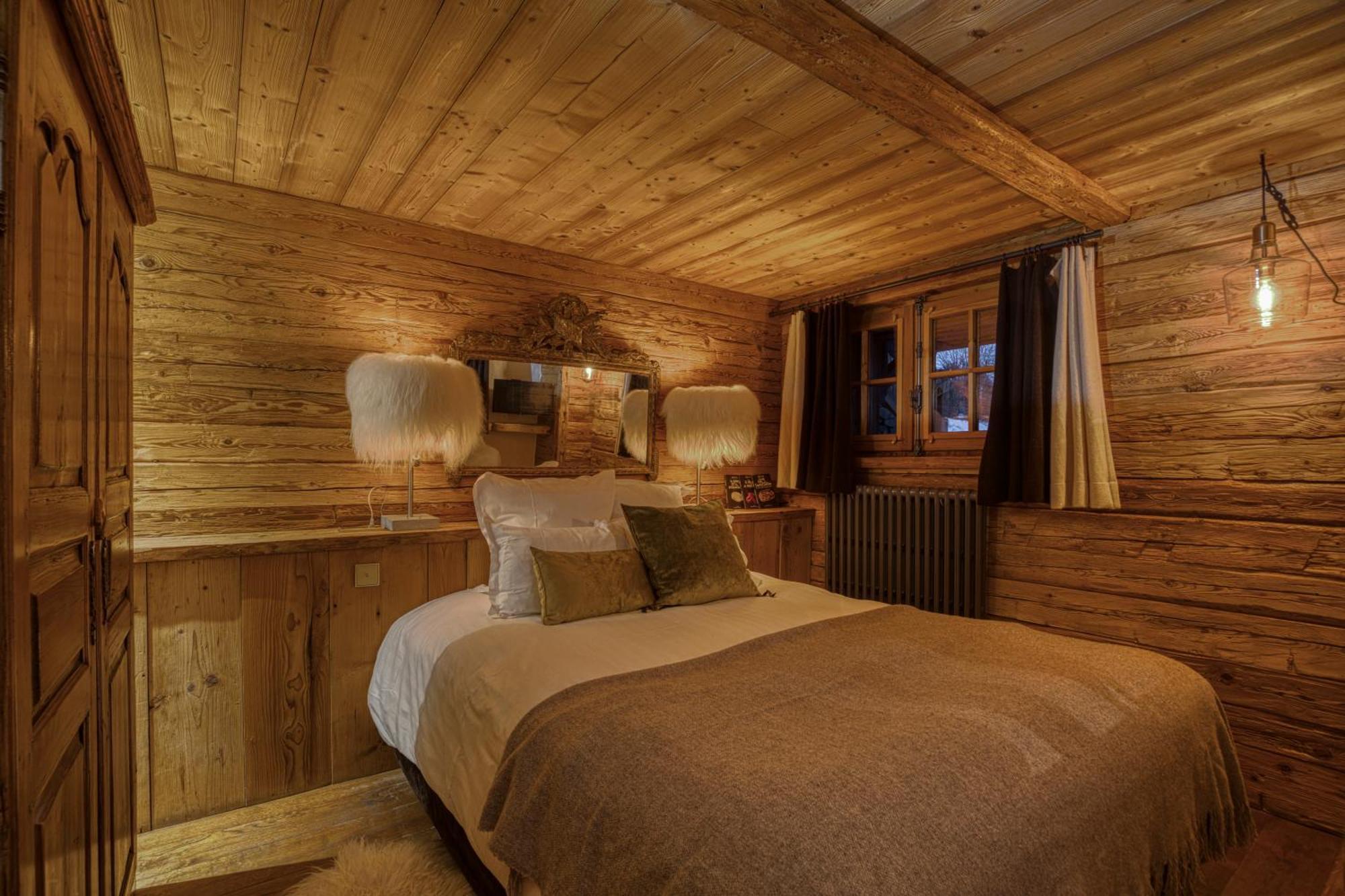 Le Vieux Chalet ลาคลูซาซ์ ภายนอก รูปภาพ