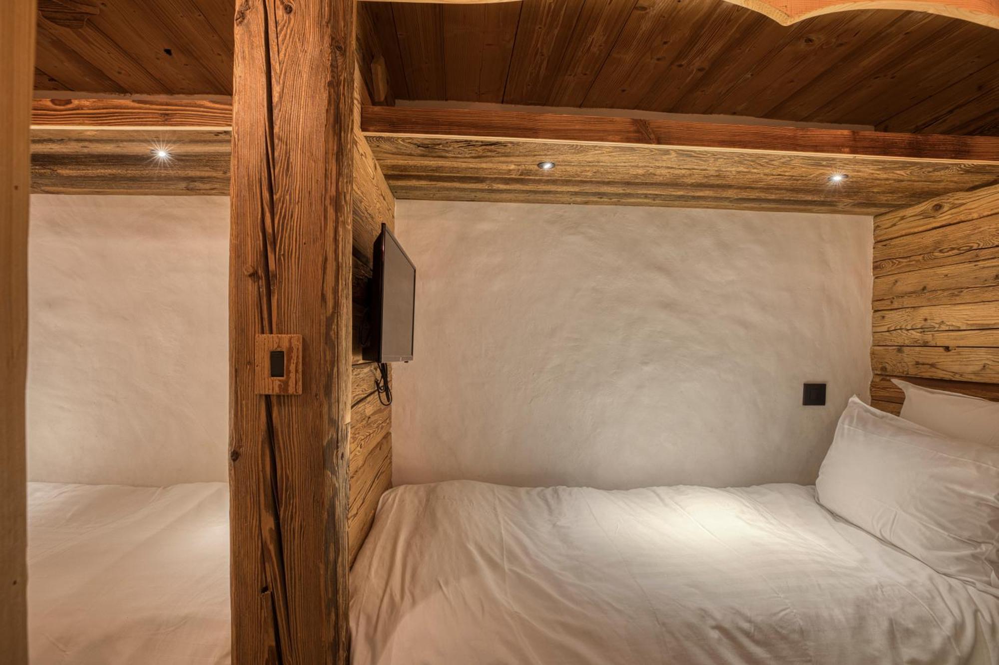 Le Vieux Chalet ลาคลูซาซ์ ภายนอก รูปภาพ