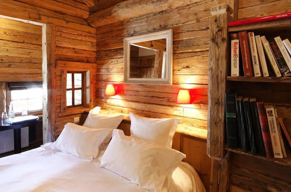 Le Vieux Chalet ลาคลูซาซ์ ภายนอก รูปภาพ