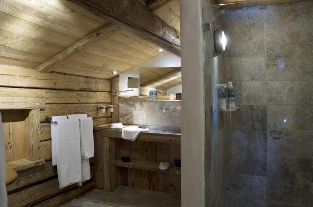 Le Vieux Chalet ลาคลูซาซ์ ภายนอก รูปภาพ