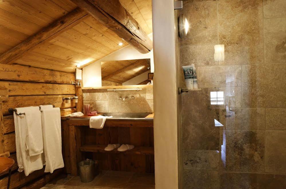 Le Vieux Chalet ลาคลูซาซ์ ภายนอก รูปภาพ