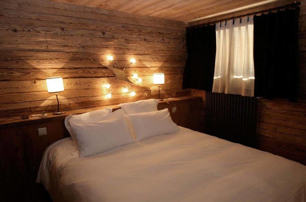 Le Vieux Chalet ลาคลูซาซ์ ภายนอก รูปภาพ