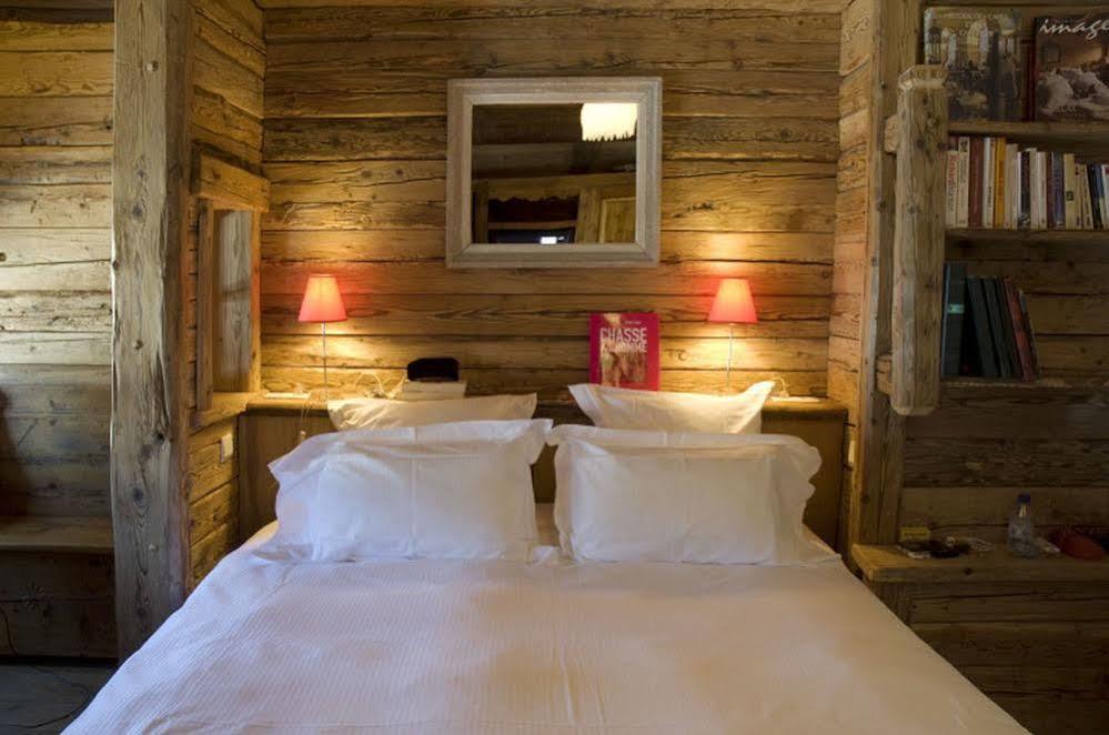 Le Vieux Chalet ลาคลูซาซ์ ภายนอก รูปภาพ