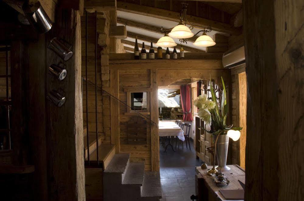 Le Vieux Chalet ลาคลูซาซ์ ภายนอก รูปภาพ
